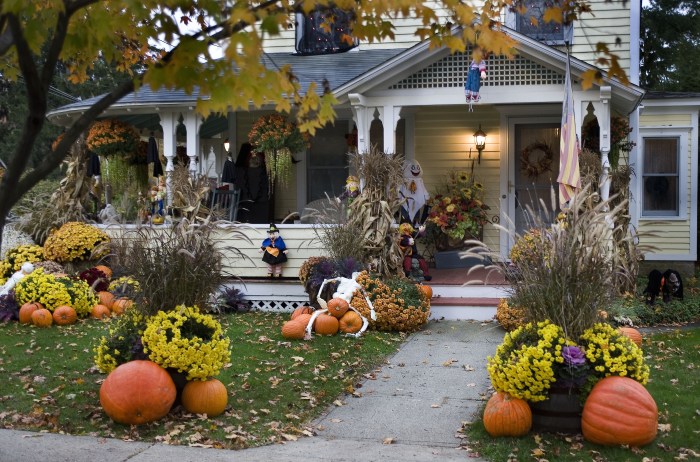 Hocus pocus outdoor halloween decor